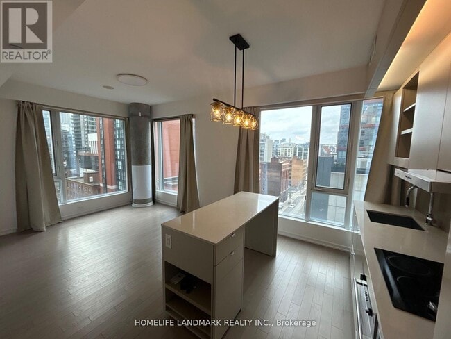 Building Photo - 101 Peter St