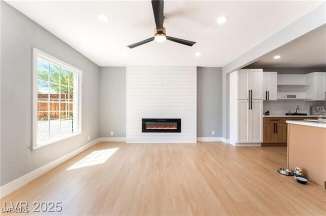 Building Photo - 915 Melrose Dr