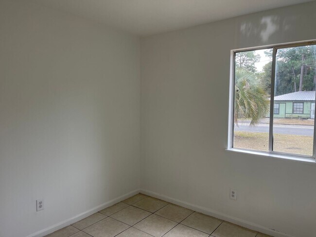 Foto del edificio - 266 White Oak Dr