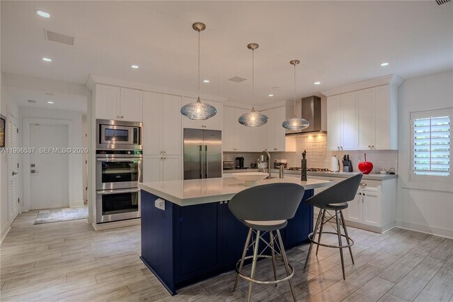 Foto del edificio - 231 Fluvia Ave