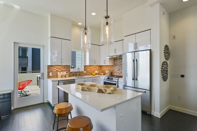 Building Photo - SF Shipyard - 3 BR, 2.5 BA Townhouse 1,437 Sq. Ft. - 3D Virtual Tour, 2-Car Garage