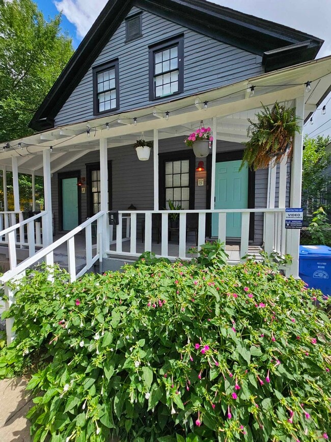 Building Photo - 607 Gaskill St SE