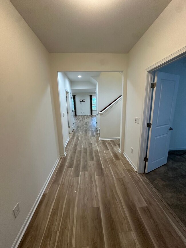 Foto del edificio - Beautiful 4 Bed 2.5 bath Home in Murfreesb...