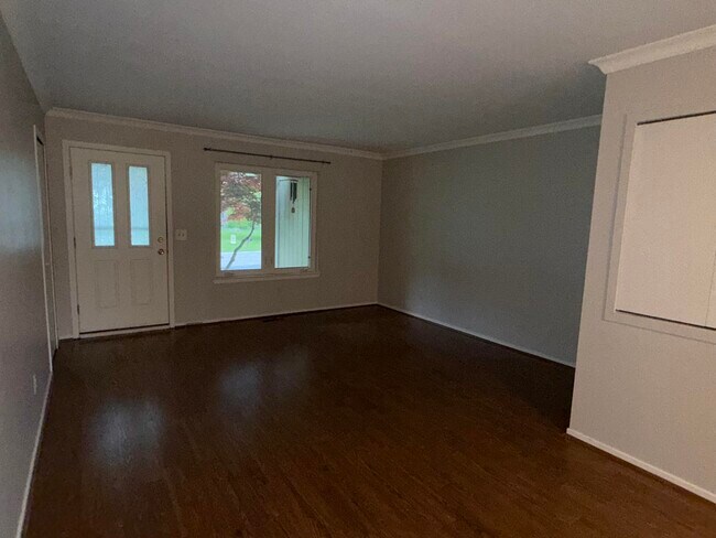 Foto del edificio - 741 Woods Ct