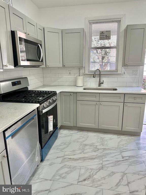 Foto del edificio - 5004 Duffield St