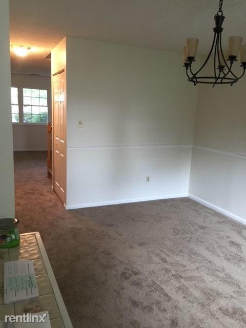Building Photo - 3 br, 2.5 bath Townhome - 3 Brighton Ct.