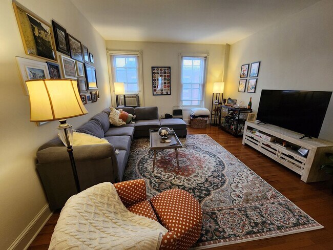 Foto del edificio - 2436-38 Brown St