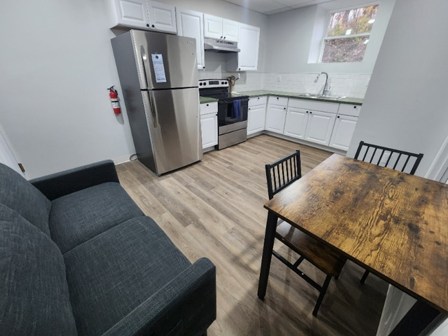 Building Photo - 151 S Main St