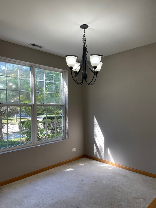 Building Photo - 1531 Millbrook Dr