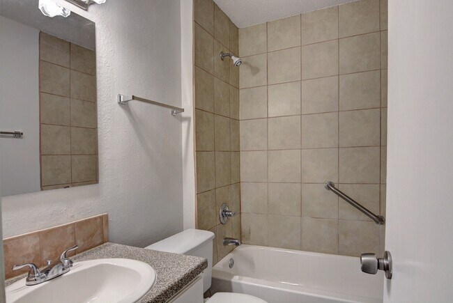 Foto del edificio - 410 Vista W Ct