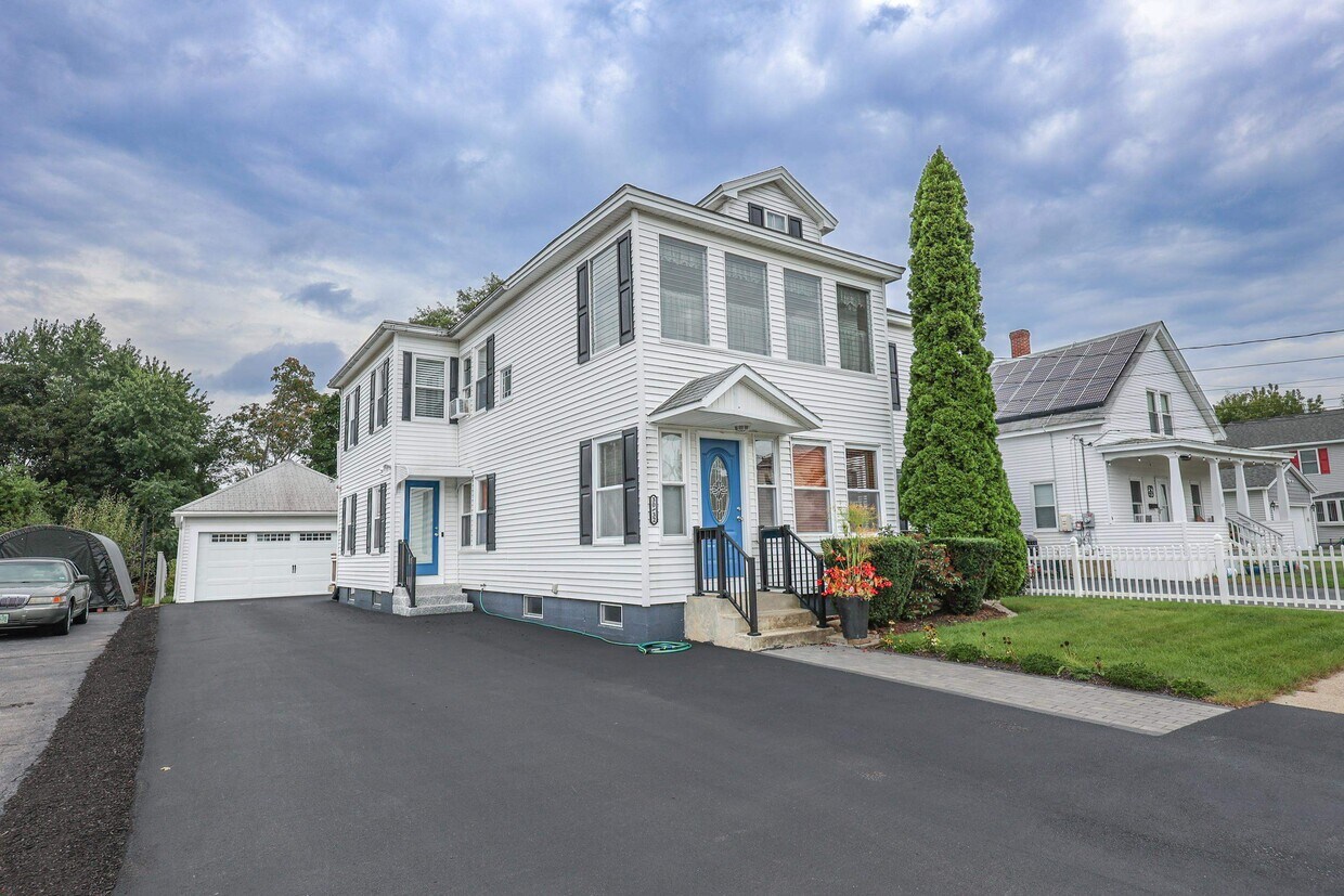 Primary Photo - 32 Chapleau Ave