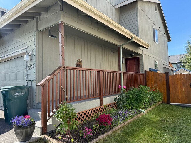 Foto del edificio - Lovingly Maintained East Anchorage Home wi...