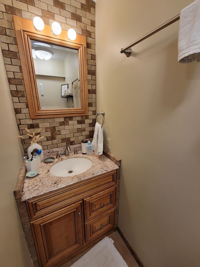 Foto del edificio - 604 W Seerley Blvd