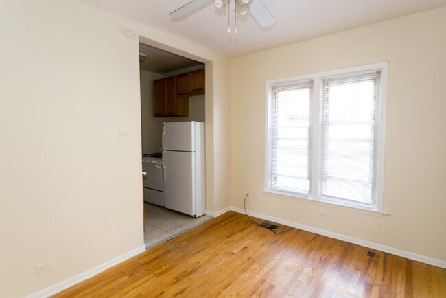 Foto del edificio - 629 W Barry Ave