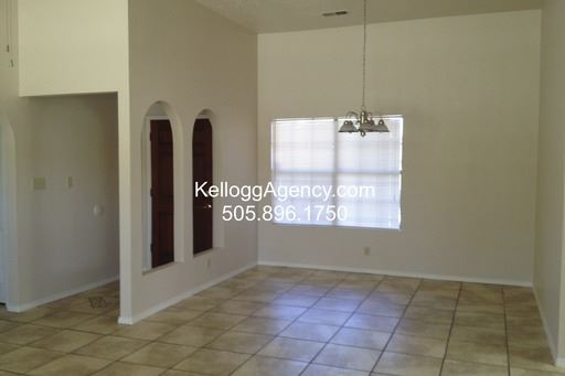 Building Photo - 643 Nicklaus Dr SE