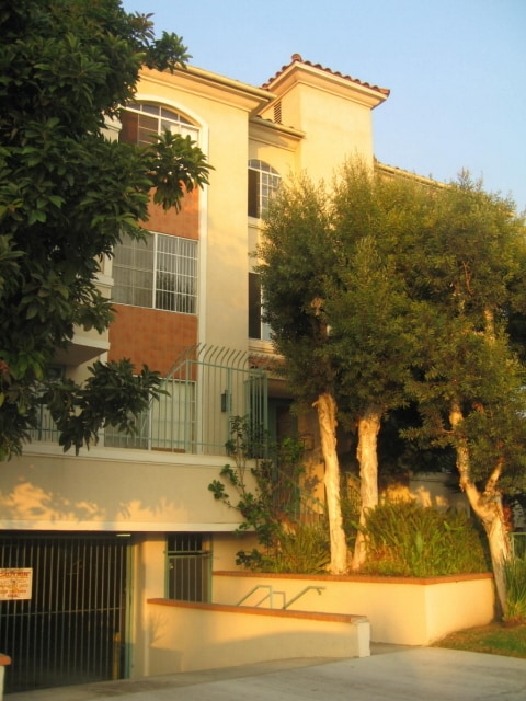 Contemporary building - 4230 S Centinela Ave