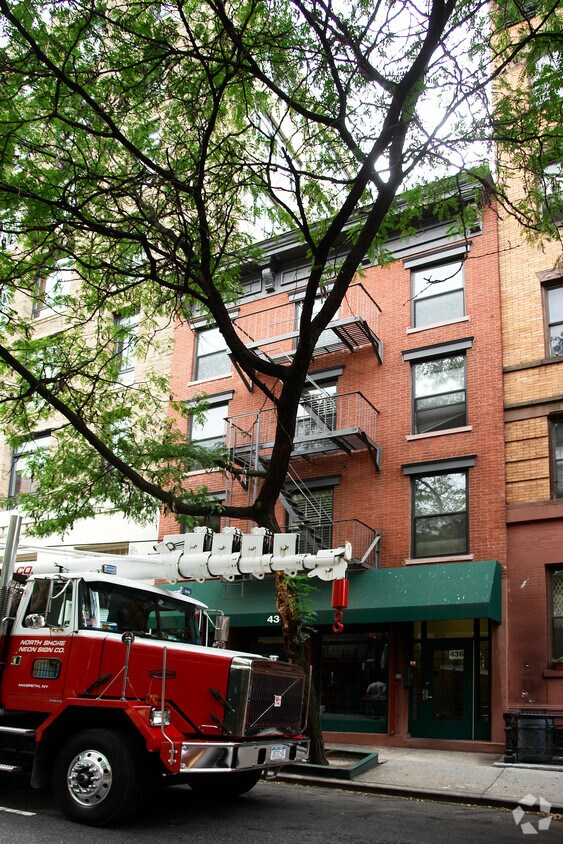 Primary Photo - 436 W 45th St