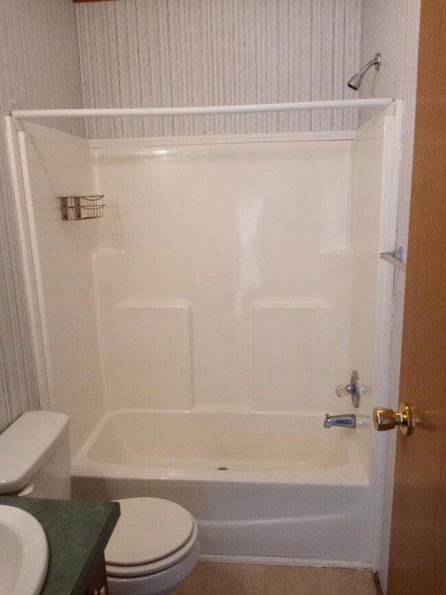 Guest Bath - 1335 Hunters Mountain Pky