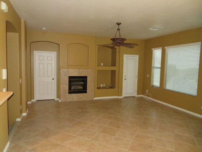 Building Photo - 7445 E Eagle Crest Dr