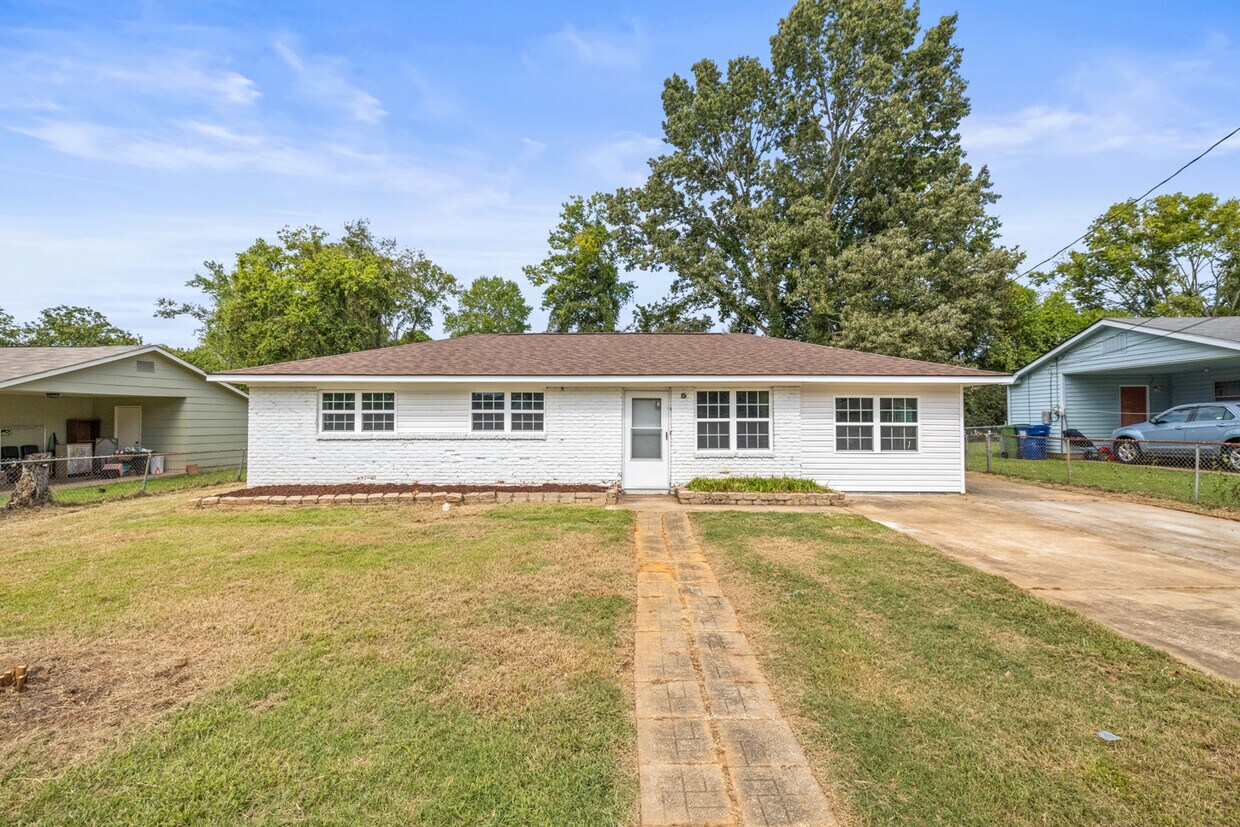 Front Yard - 14002 Creely Dr SW