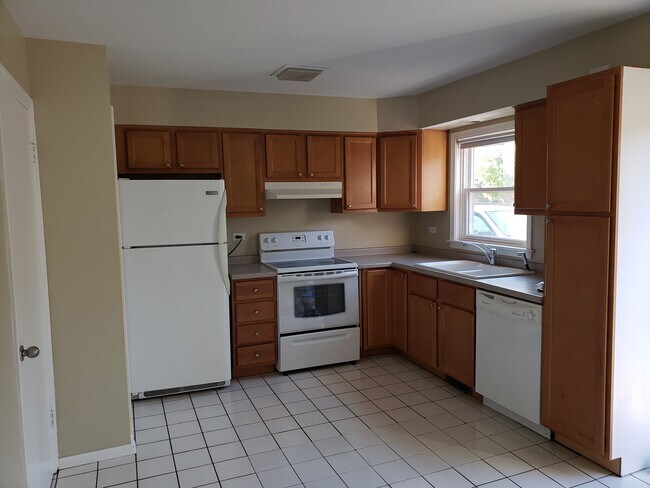 Building Photo - 2146 Rugen Rd