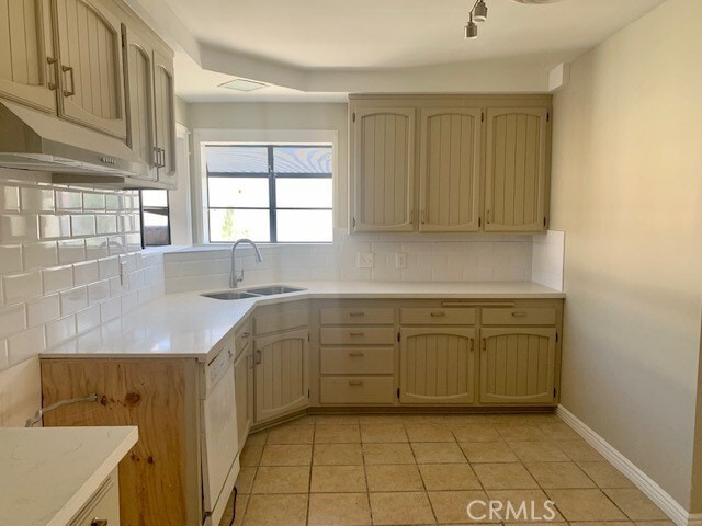 Building Photo - 521 El Rancho Dr