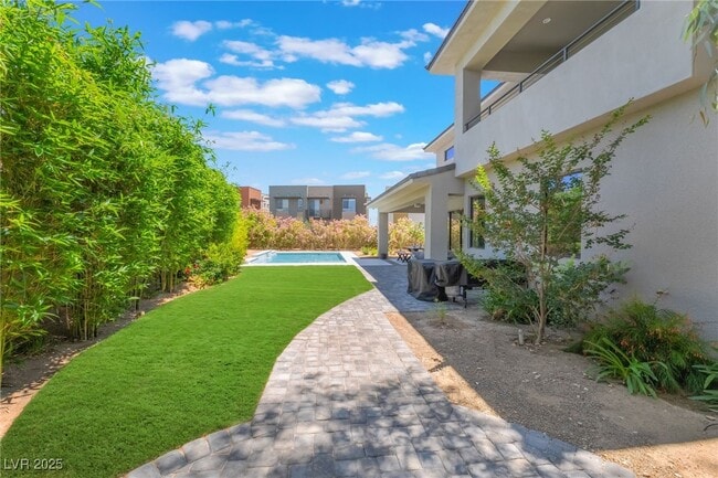Foto del edificio - 2 Sugarberry Ln