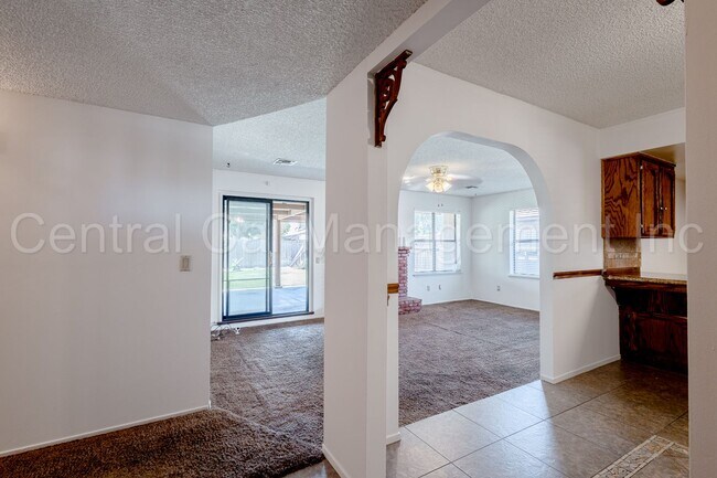 Foto del edificio - 3 Bedroom/2 Bath Home in the Southwest - $...