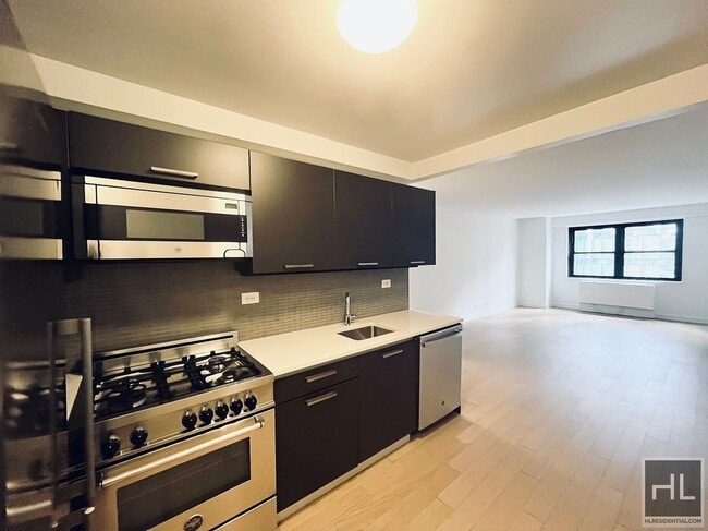 Building Photo - East 39th Street