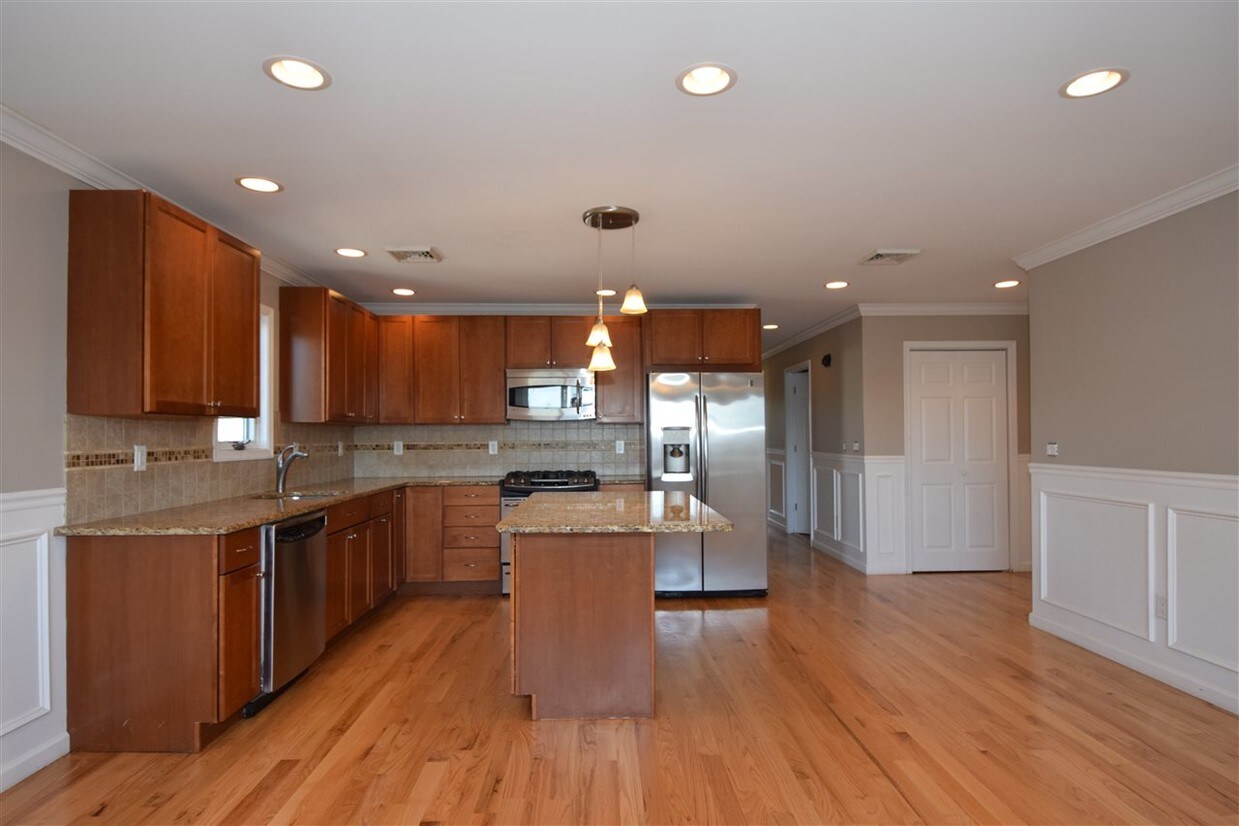 Foto principal - 192 Orient St