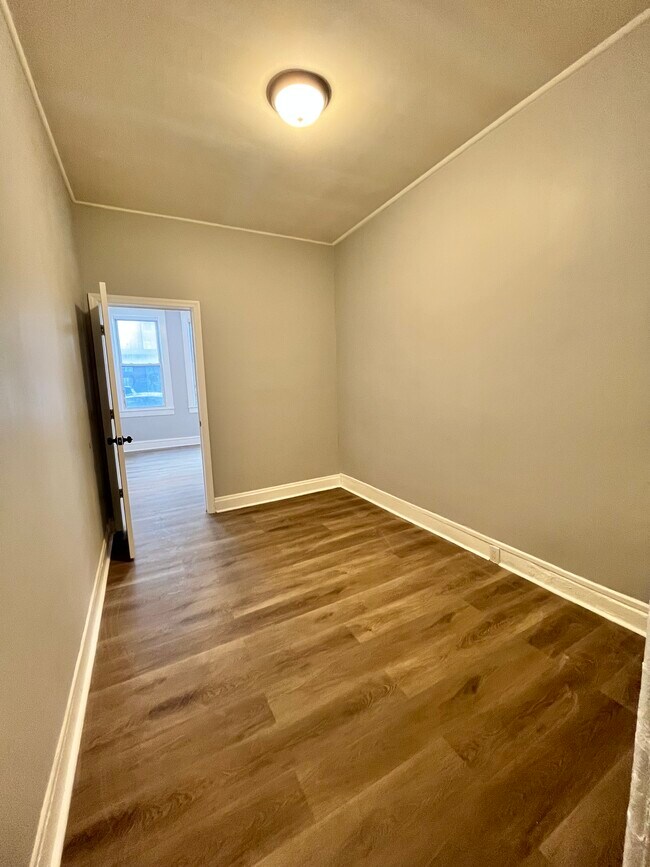50 Jordan Ave 1L - 53 Jordan Ave