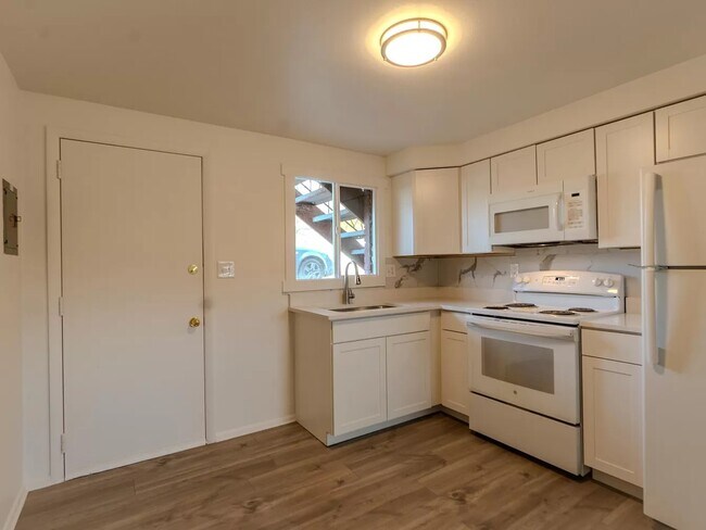 Building Photo - 670 S 500 E
