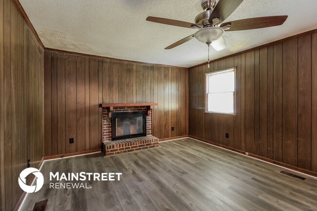 Building Photo - 3012 Manchester Dr