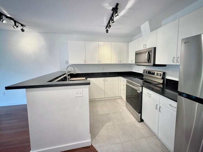 Building Photo - 1323 Boren Ave
