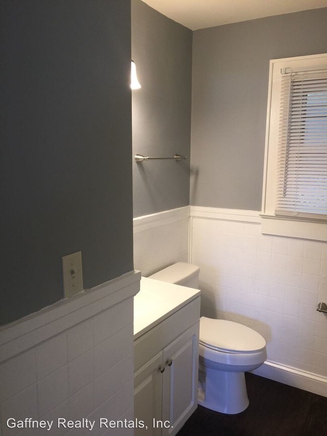 Building Photo - 2 br, 1 bath House - 200 Hampton Ave.