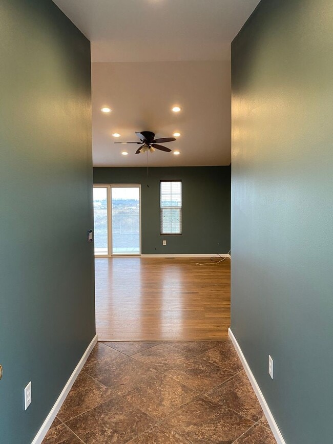 Building Photo - Spacious 3 BR 2 BA 2 Car garage on acreage