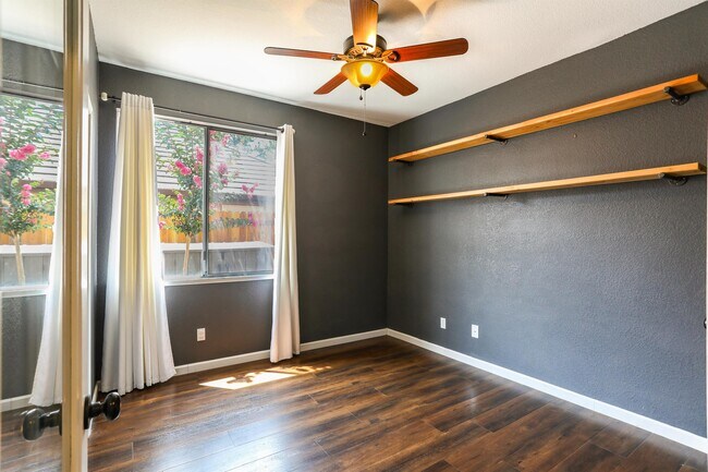 Foto del edificio - 5638 Darby Rd