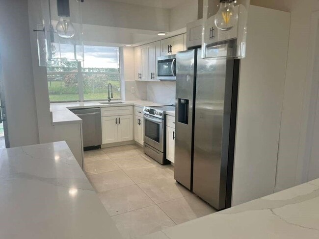 Foto del edificio - 3508 NW 23rd St