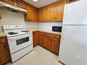 Building Photo - 2826 S Bartell Dr