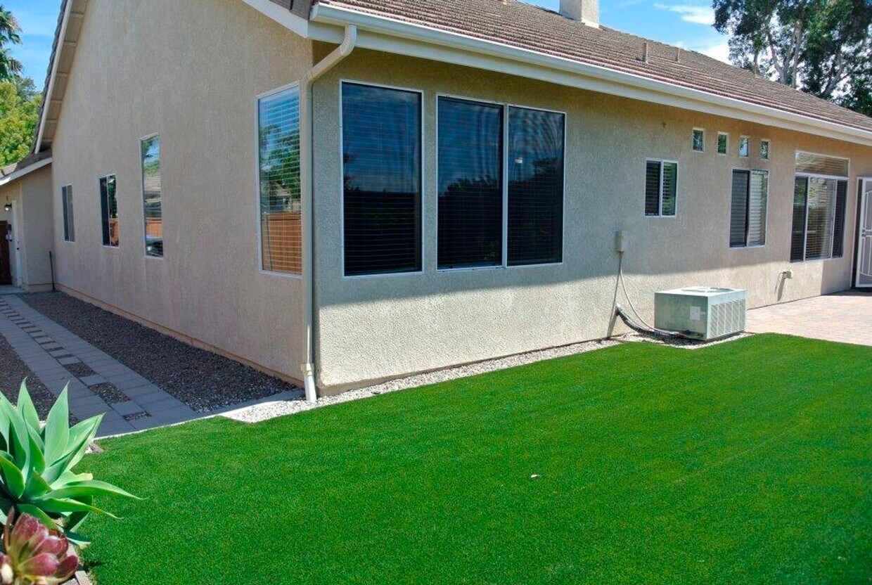 Foto principal - 4Bed/2Bath Near Pendleton Back Gate~ Cardi...
