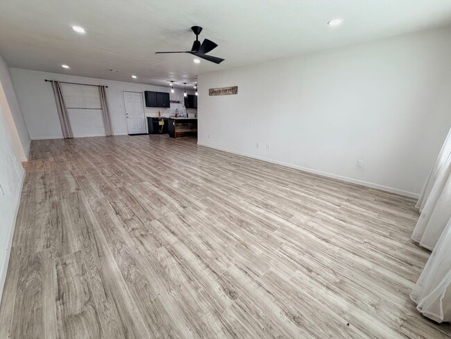 Building Photo - Available Now – Updated 3-Bed, 2-Bath Home in Iowa with Garage