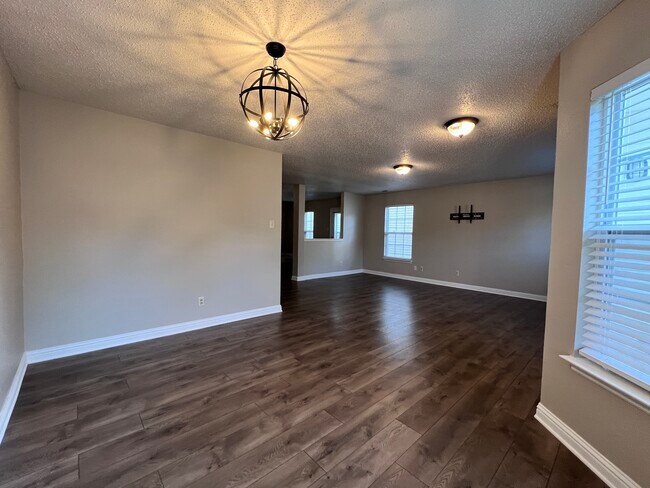 Building Photo - 12875 Old Glory Dr