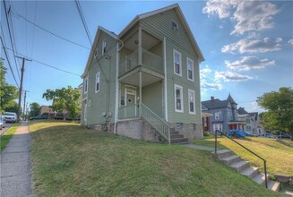 Building Photo - 31 Coulter St