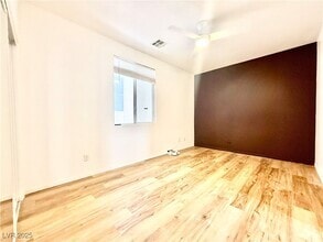 Building Photo - 3245 Ridgecliff St