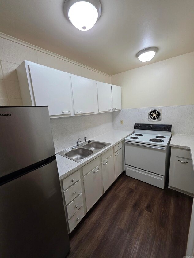 Foto del edificio - 123 N Polk St