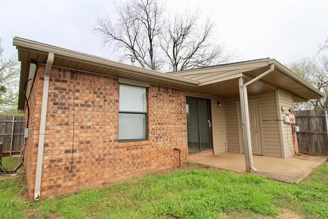 Building Photo - 910 Aspen Ct