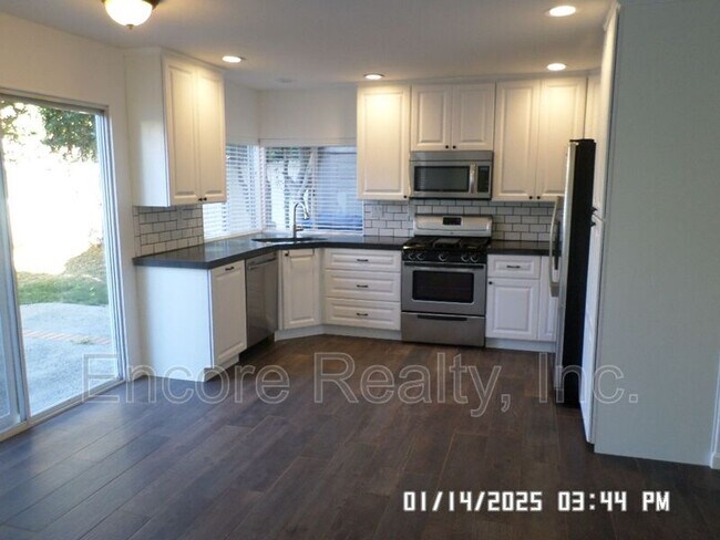 Foto del edificio - 2149 Bluewater Ln