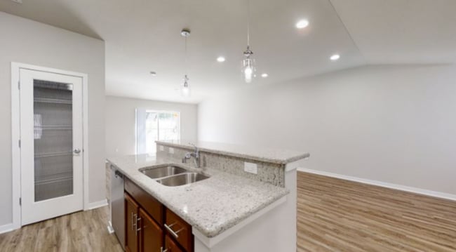 Building Photo - Condo Style Upper 2 Bedroom 2 Bathroom Apartment is Available