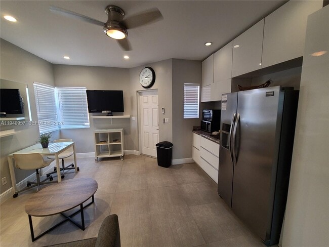 Building Photo - 321 Hayes St