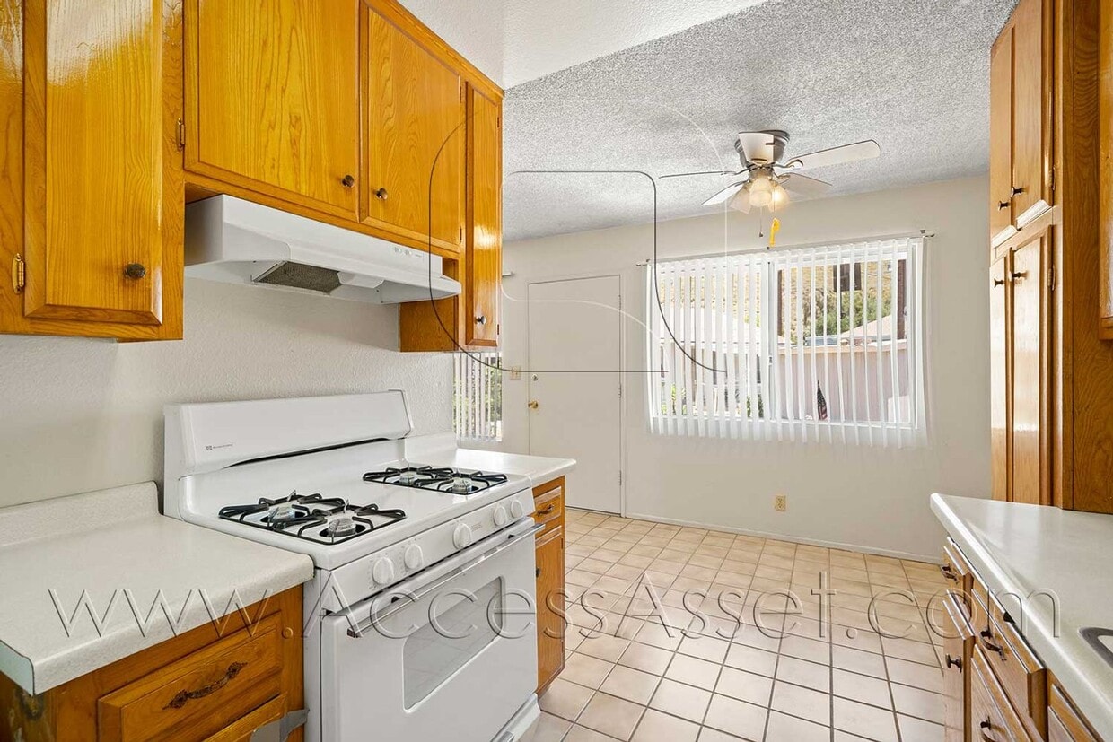 Primary Photo - Lovely 55+ Senior Community Home With 1 Be...